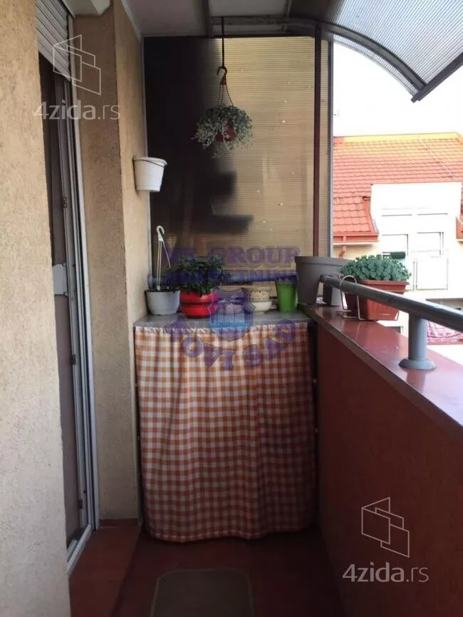 Petosoban stan | 4zida