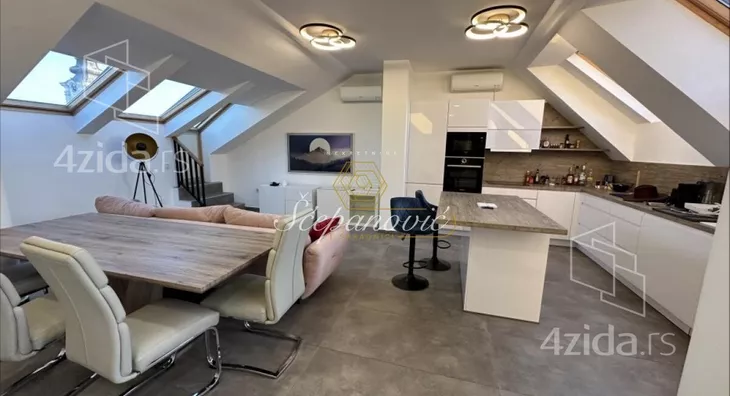 Petosoban stan | 4zida