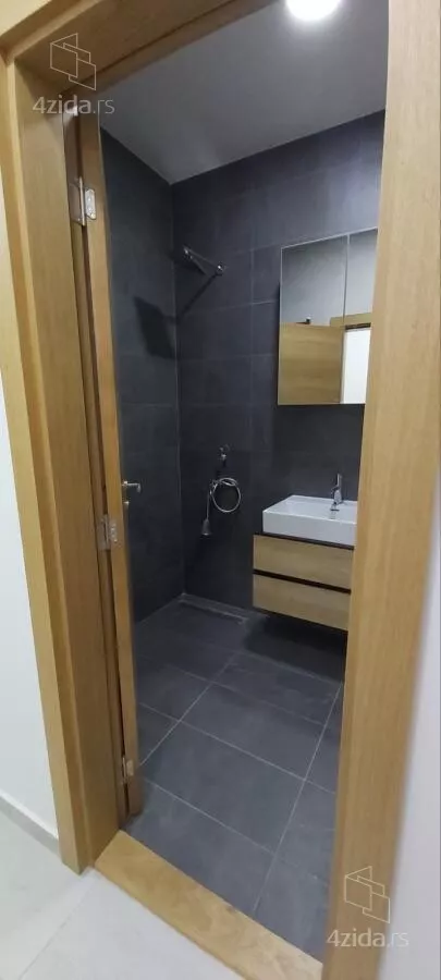 Četvoroiposoban stan | 4zida