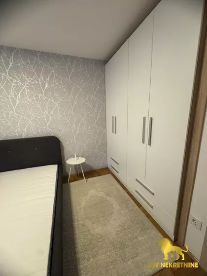 BRAĆE RIBNIKAR | 4zida.rs