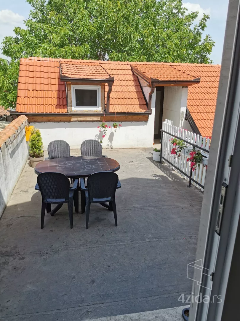 5-etažna kuća | 4zida