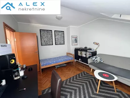 Lasla Gala | 4zida.rs