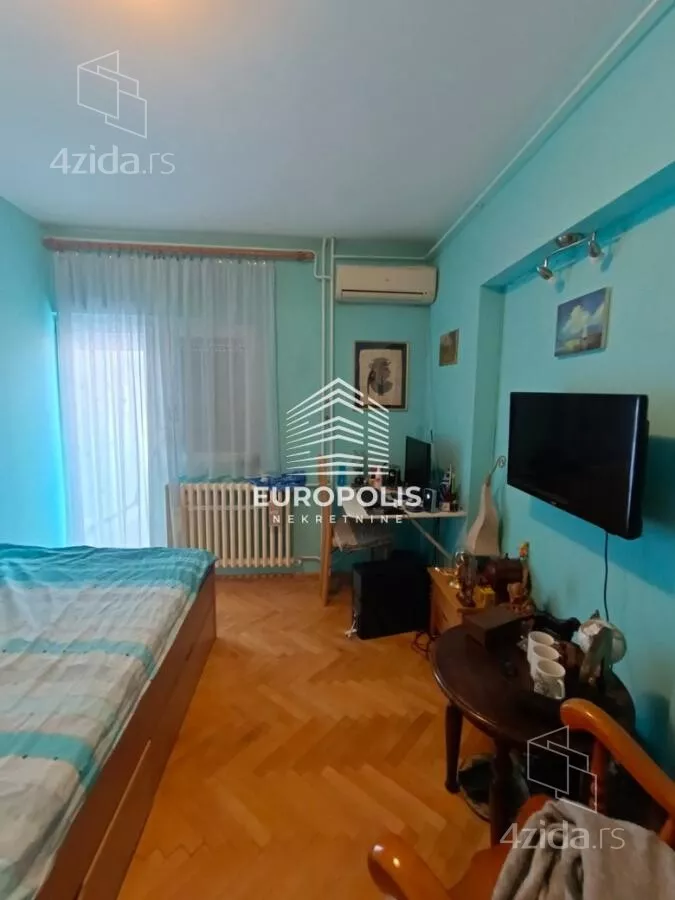Šestosoban stan | 4zida