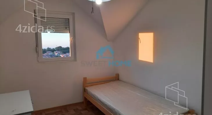 Četvoroiposoban stan | 4zida