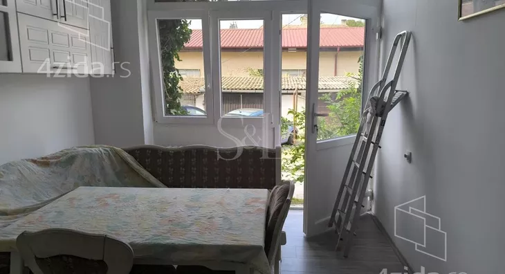 Šestosoban stan | 4zida