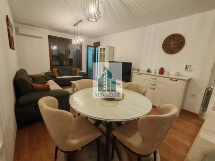 Crveni Pevac | 4zida.rs