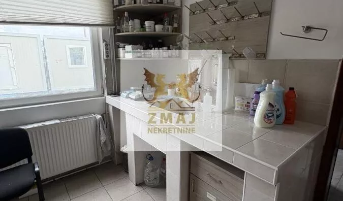 Poslovna zgrada | 4zida