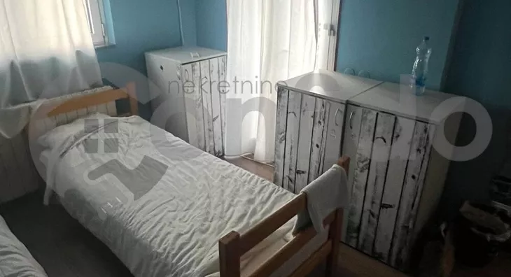 Šestoiposoban stan | 4zida