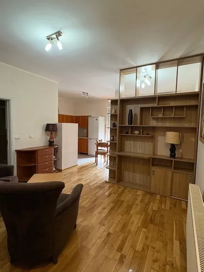 Radnička 1B | 4zida.rs