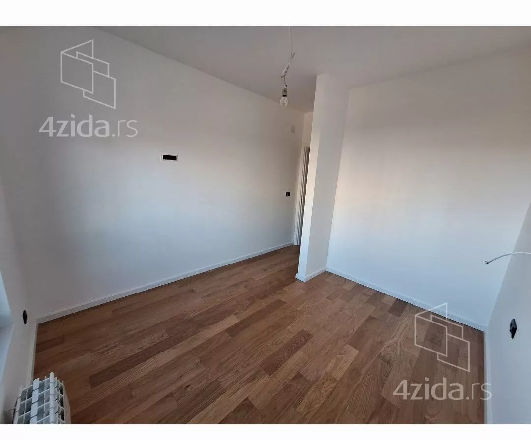 Četvoroiposoban stan | 4zida