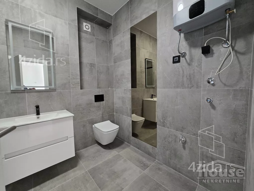 Šestosoban stan | 4zida