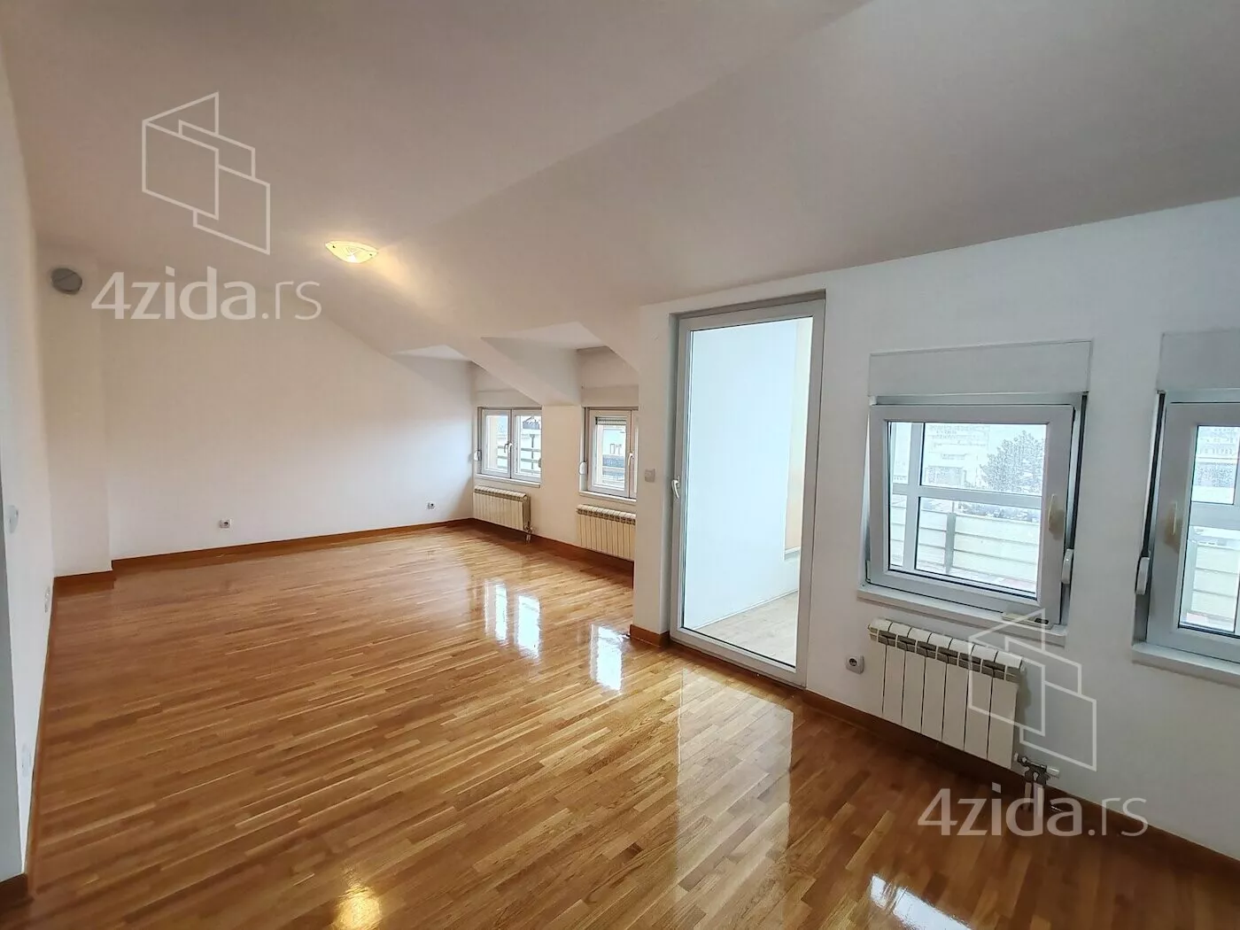 Petosoban stan | 4zida