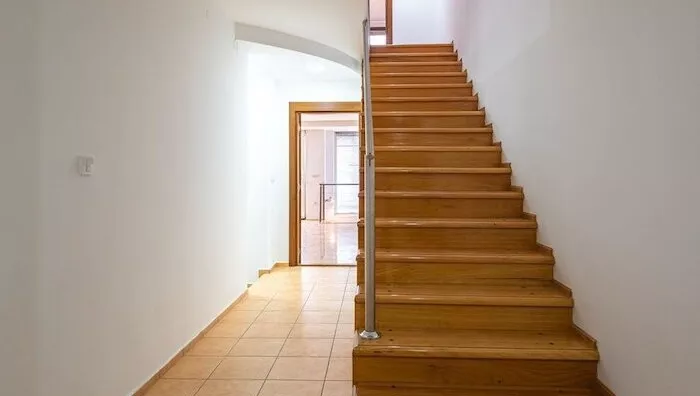 Šestosoban stan | 4zida