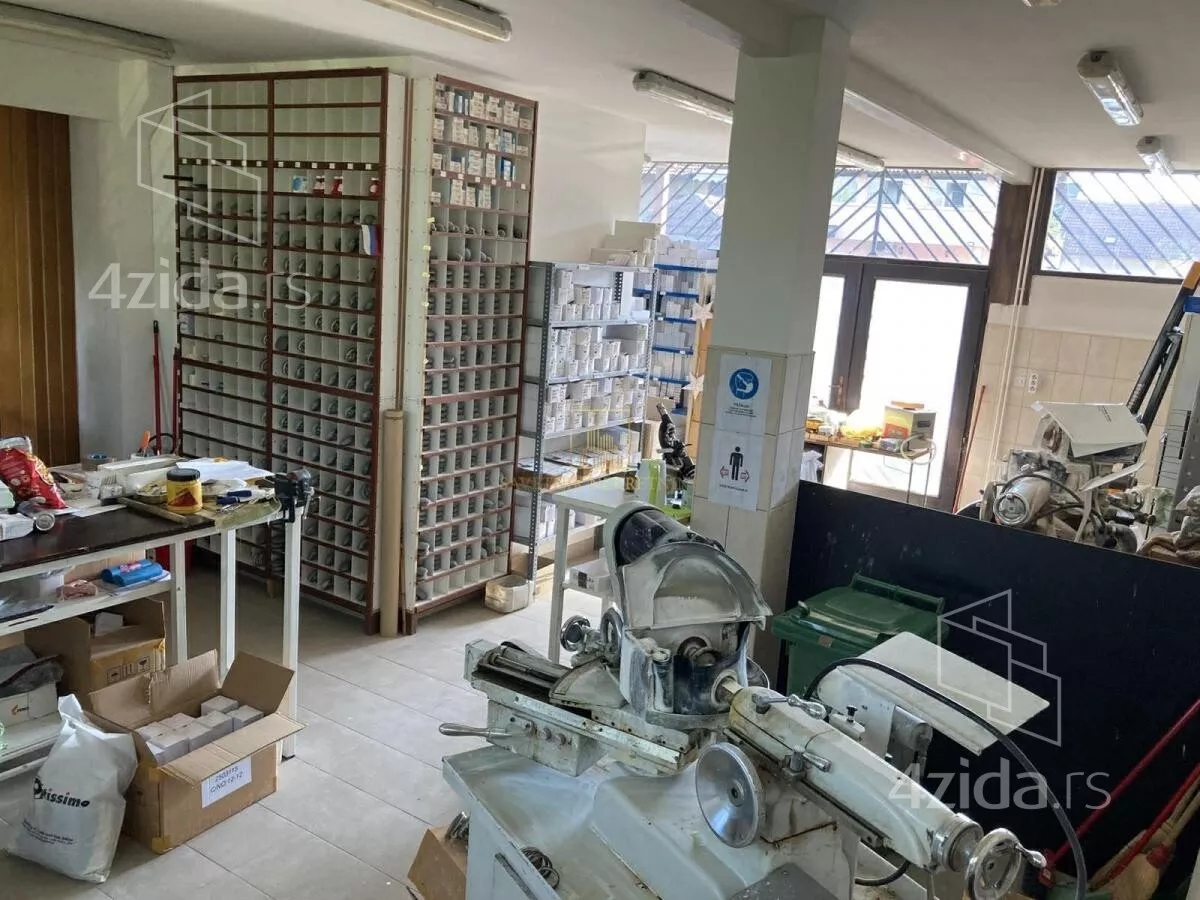 Poslovni prostor | 4zida