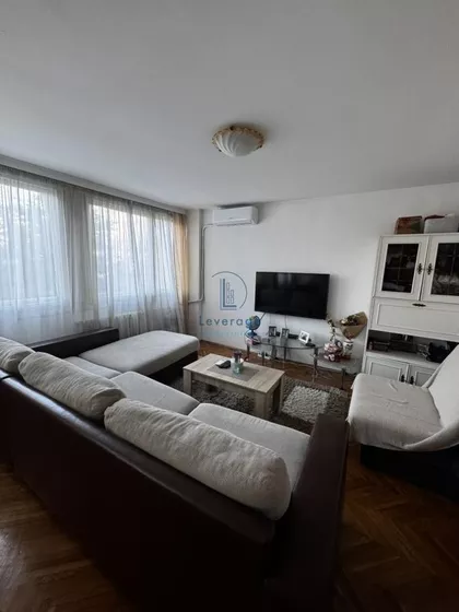 Ustanička | 4zida.rs