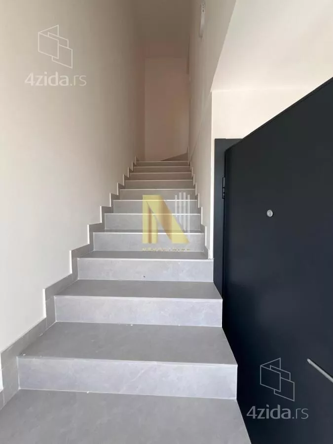 Šestosoban stan | 4zida