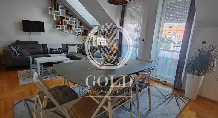 Četvoroiposoban stan | 4zida