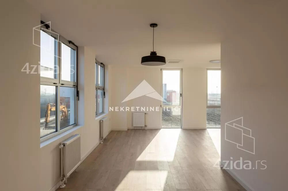 Poslovna zgrada | 4zida