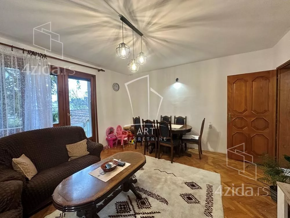 Petosoban stan | 4zida