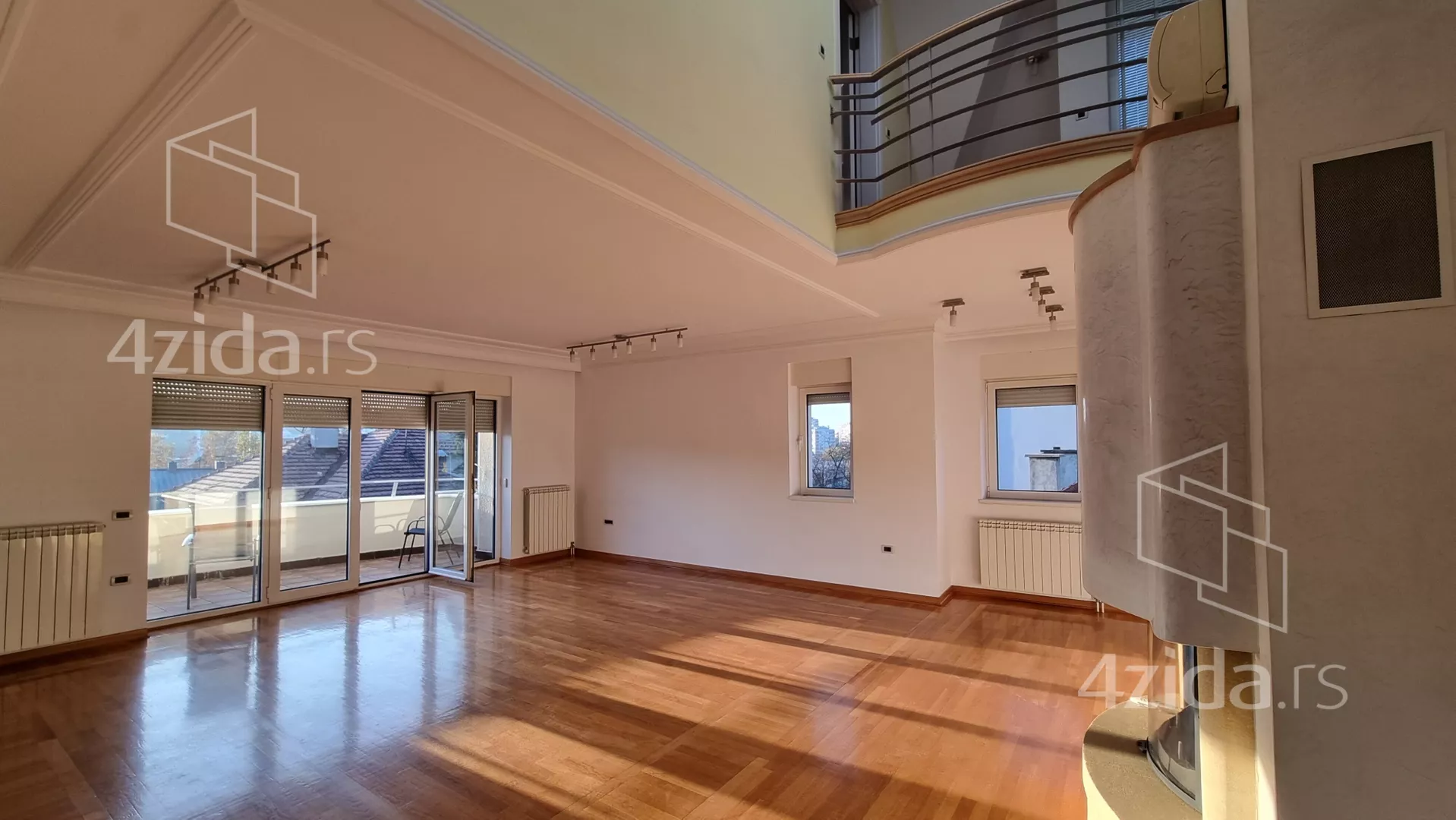 Šestoiposoban stan | 4zida