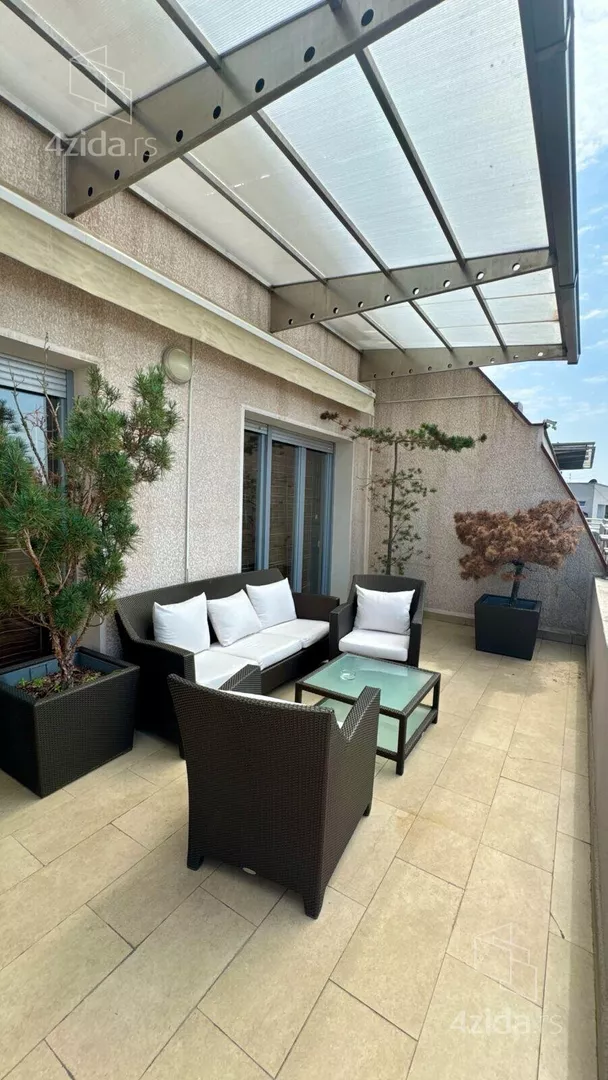 Petoiposoban stan | 4zida