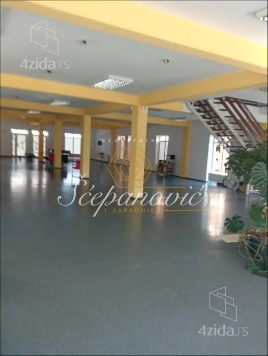 Poslovna zgrada | 4zida