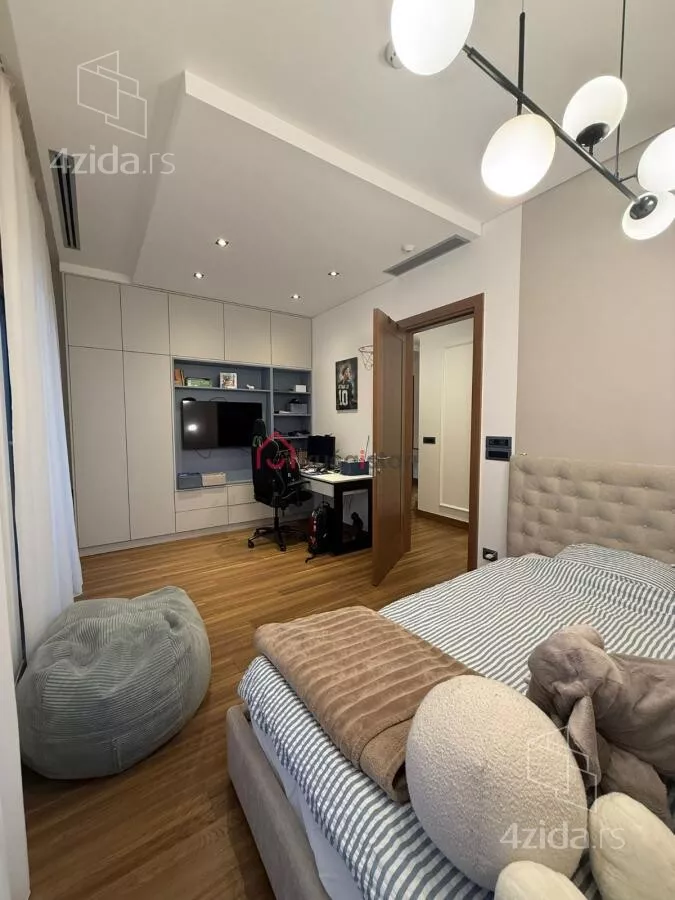 Petosoban stan | 4zida