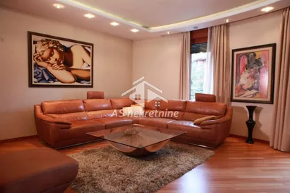 Vukov Spomenik | 4zida.rs