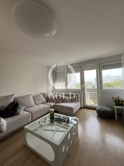 Bulevar Cara Lazara | 4zida.rs