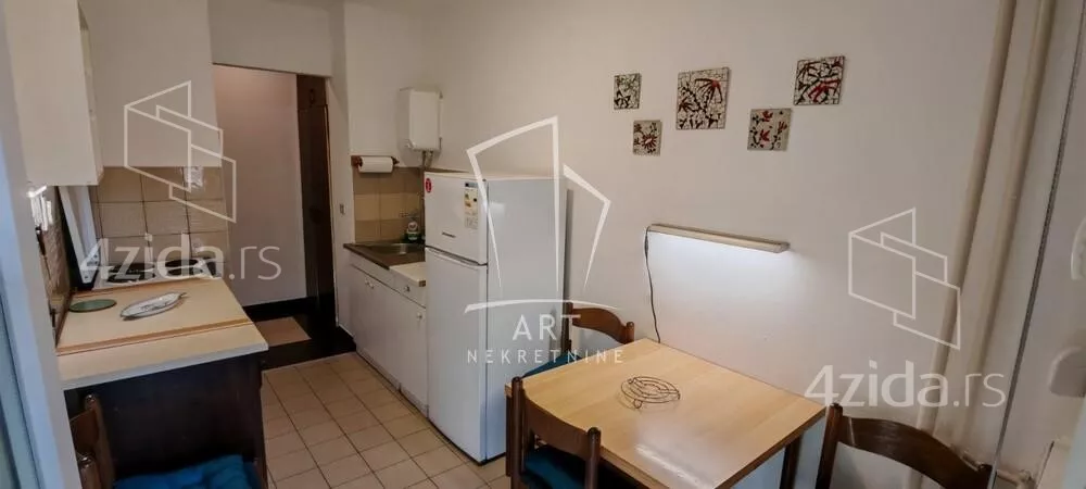 Šestosoban stan | 4zida