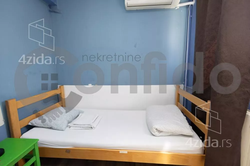 Šestoiposoban stan | 4zida