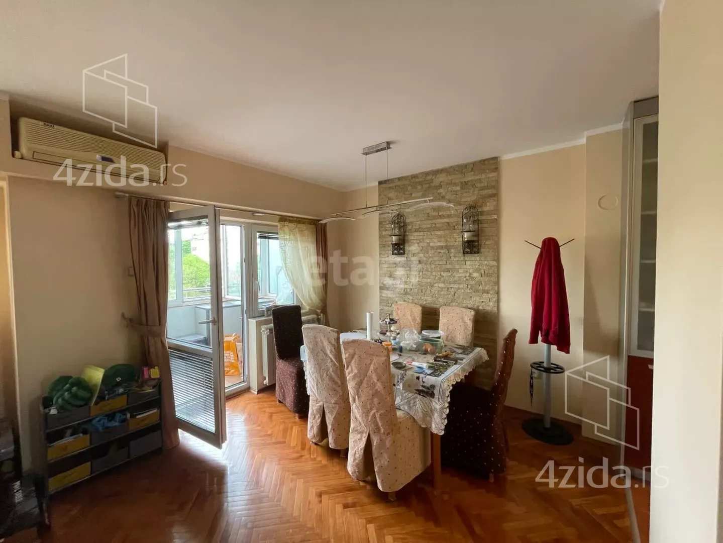 Troiposoban stan | 4zida