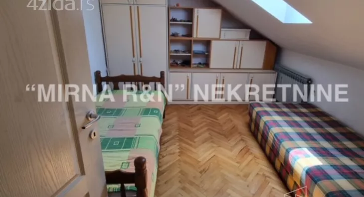 Četvoroiposoban stan | 4zida