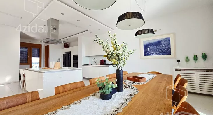 Sedmosoban stan | 4zida