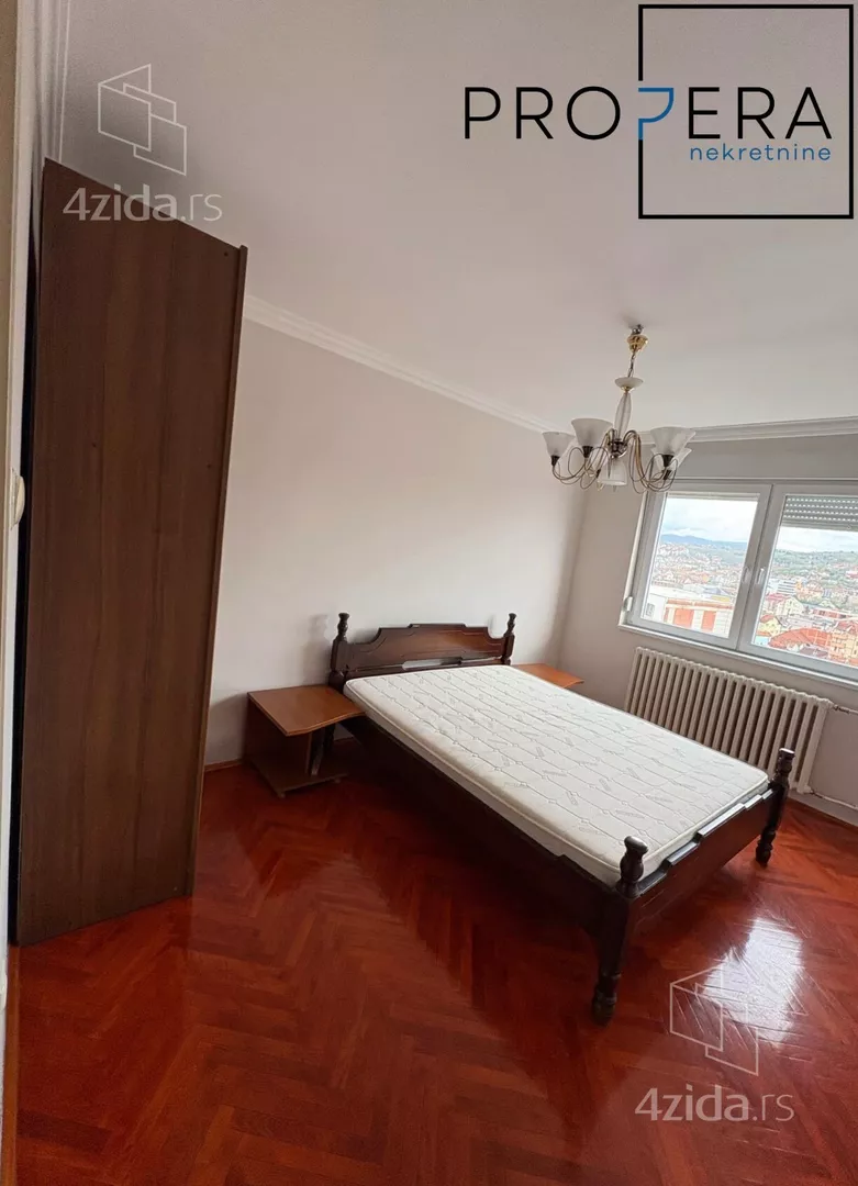 Četvoroiposoban stan | 4zida