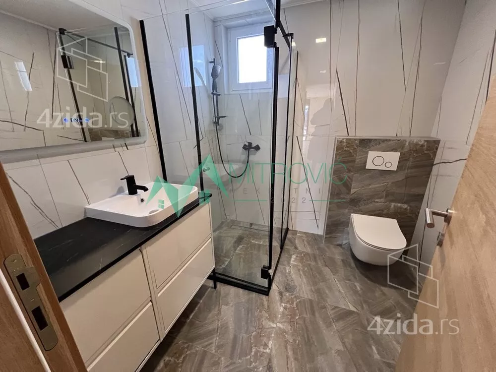 Šestosoban stan | 4zida