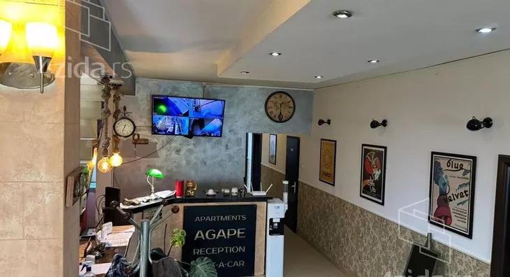 Poslovna zgrada | 4zida