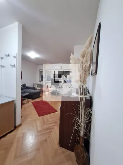 Julino Brdo | 4zida.rs