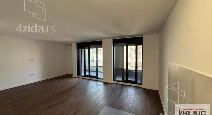 Četvoroiposoban stan | 4zida