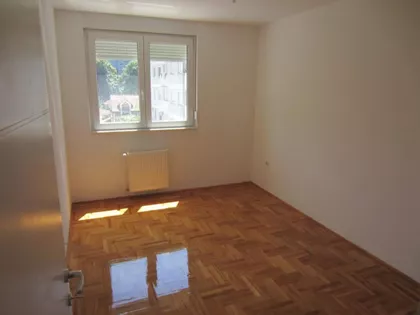 Crveni Pevac | 4zida.rs