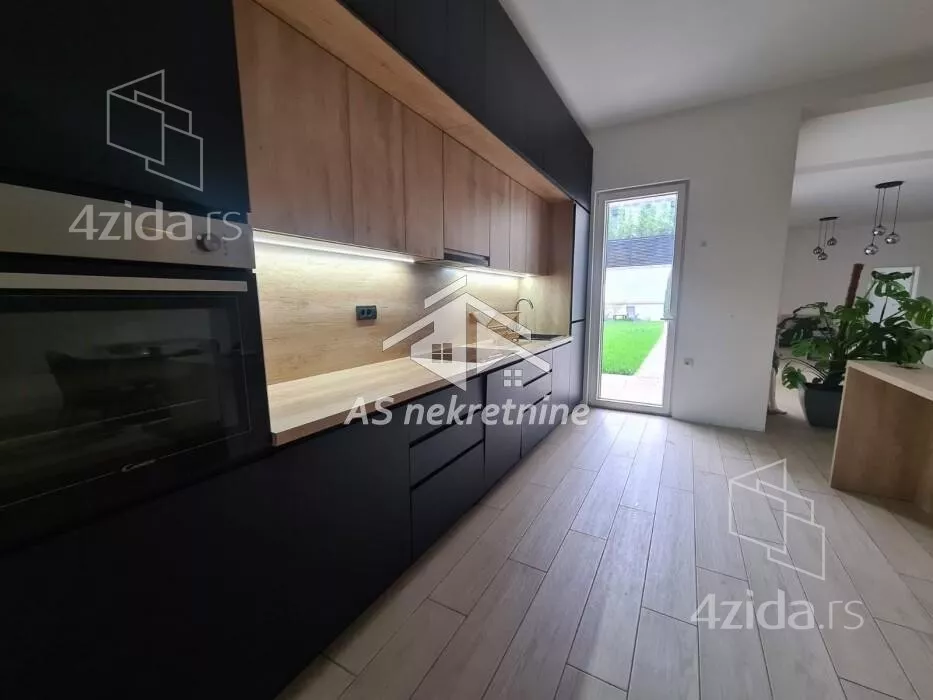 Šestosoban stan | 4zida