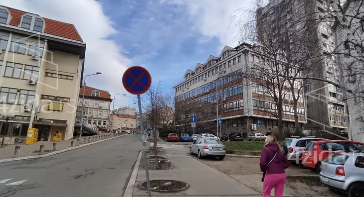 Šestosoban stan | 4zida