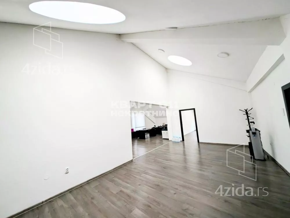 Poslovna zgrada | 4zida