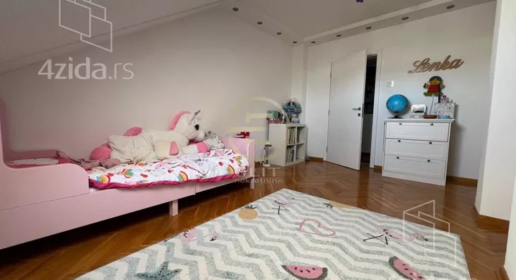 Četvoroiposoban stan | 4zida