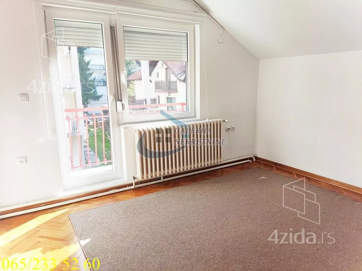 Četvoroiposoban stan | 4zida