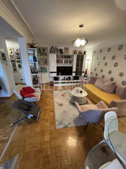 Mike Alasa | 4zida.rs