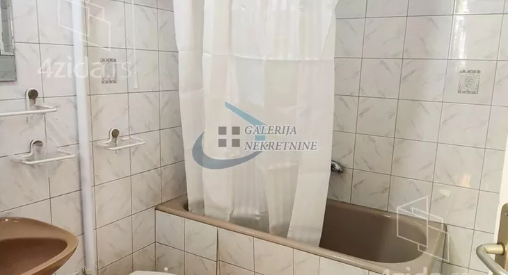 Četvoroiposoban stan | 4zida