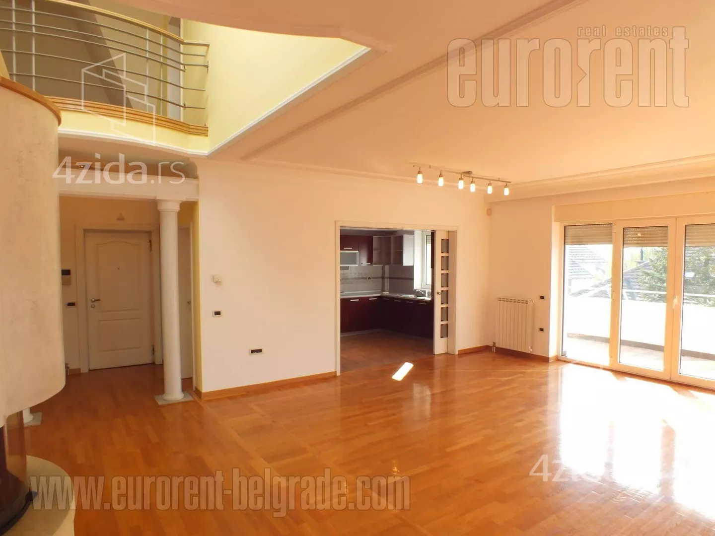 Sedmosoban stan | 4zida