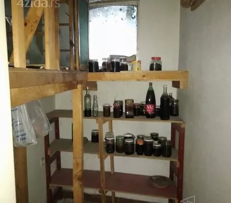 Četvoroiposoban stan | 4zida