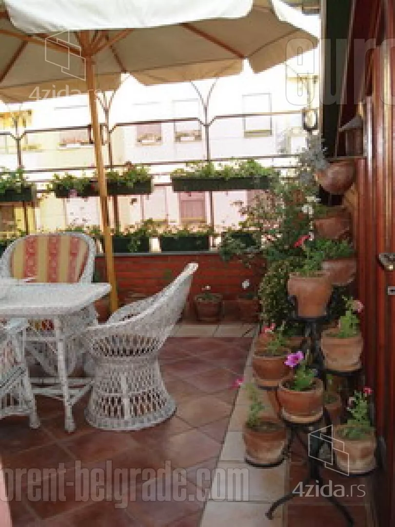 Četvoroiposoban stan | 4zida